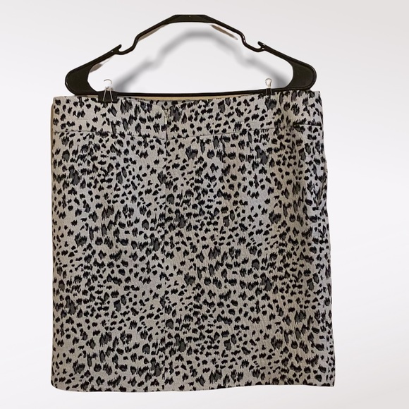 LOFT Snow Leopard Skirt Size L - Picture 3 of 17
